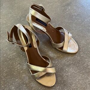 The Uptown Sandal by Margaux Platinum Heels with shoe bag size 39.5 W (US 9)